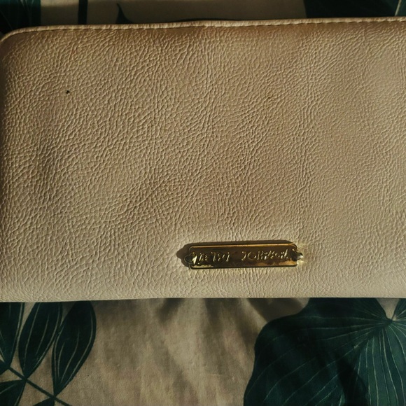 ❤️Betsey Johnson wallet❤️ - Picture 6 of 6